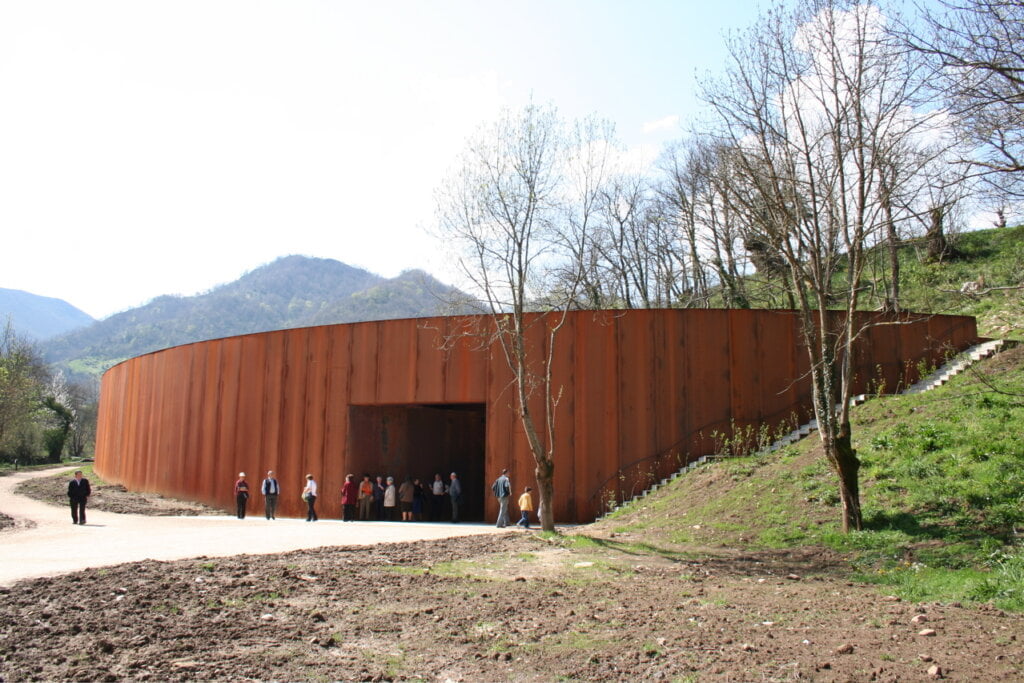 Parque de la prehistoria en el concejo de Teverga - Asturias
