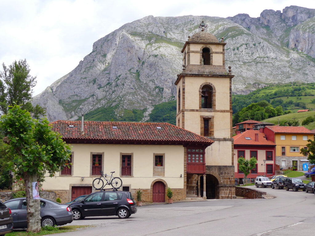 Colegiata de San Pedro de Teverga un monumento historico de la senda del oso